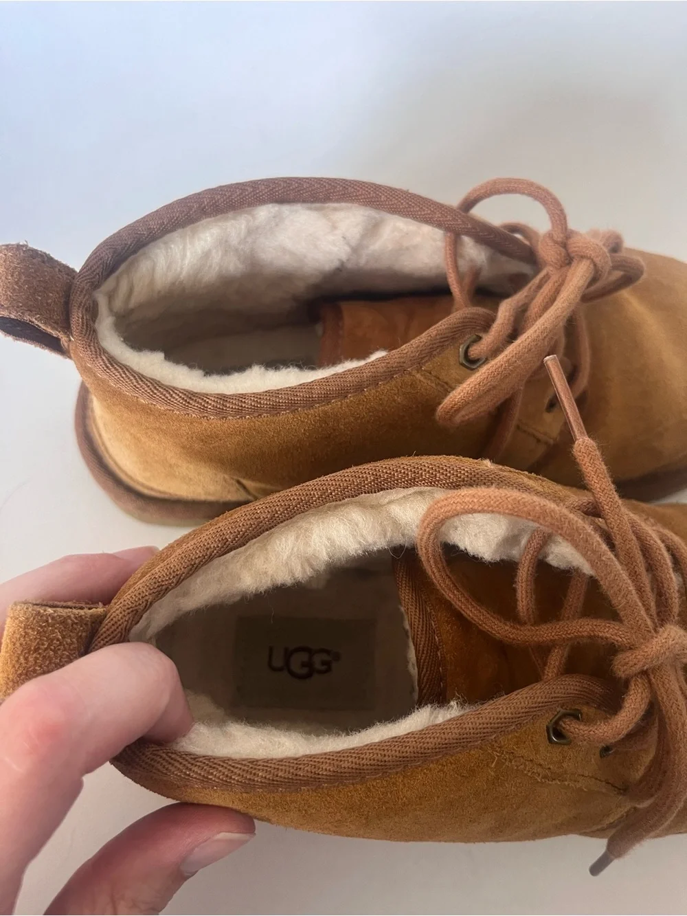 UGG Men’s Neumel Chukka Boots Chestnut Sheepskin Size 6